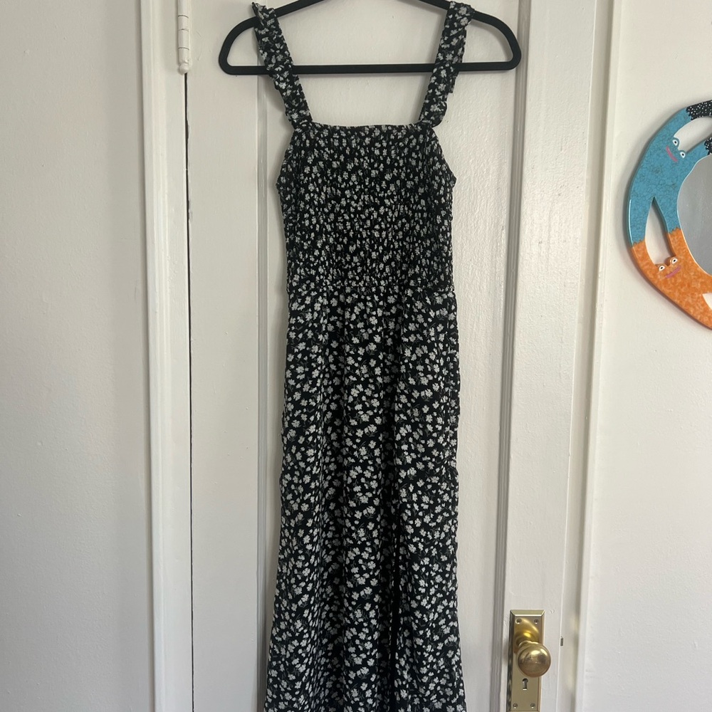 BLACK AND WHITE FLORAL MIDI DRESS